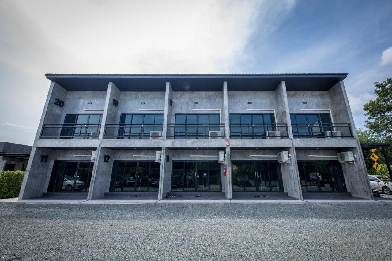The Loft House Sakaeo Hotel Watthana Nakhon Exterior photo